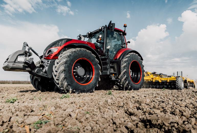 Valtra prezentē N5 un T5 sēriju traktorus