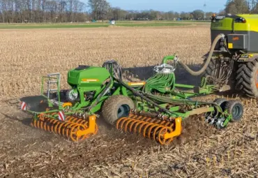 Amazone Catros ar vircas izkliedētāju