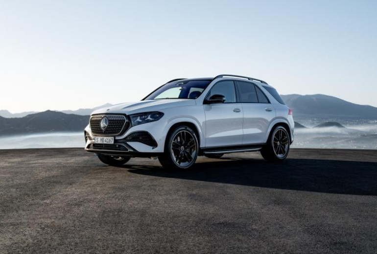 Ar zvaigžņotu skatienu: Mercedes-Benz restartē lielos SUV