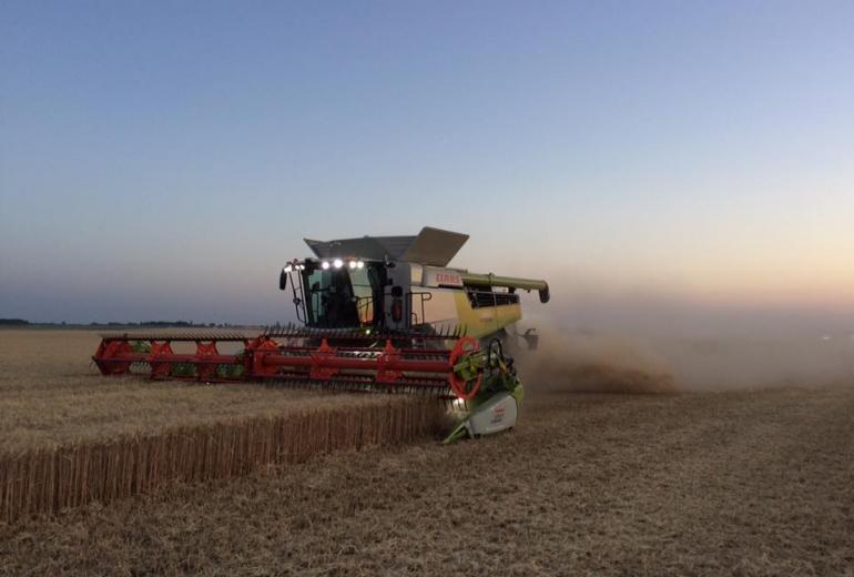 Jaunās paaudzes Claas Lexion kombaini Latvijā