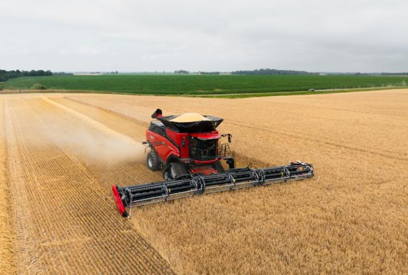 Latvijā demonstrē jauno Case IH AF10