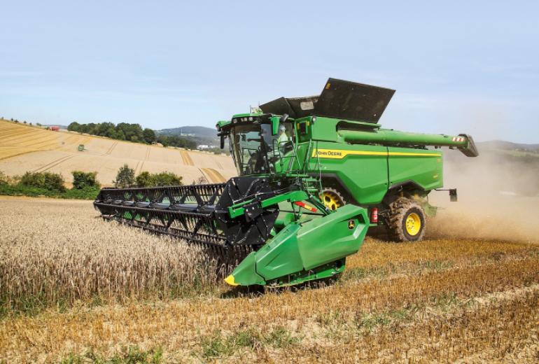 Pirmie iespaidi: John Deere S7 900 