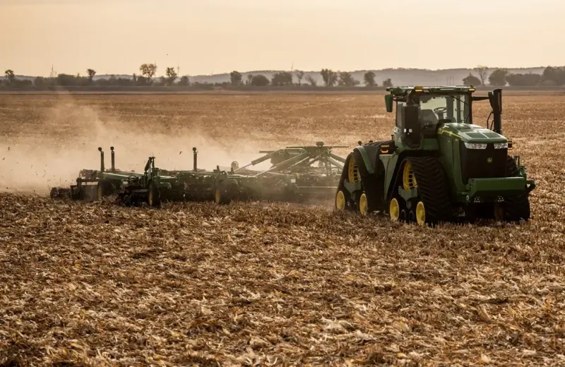 John Deere prezentē autonomo 9RX