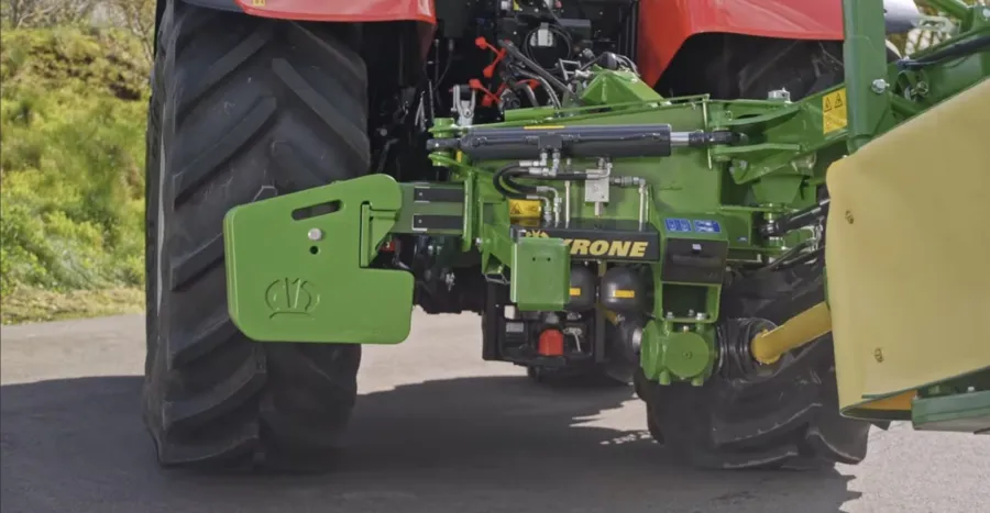 Krone pļāvējs ar atsvaru