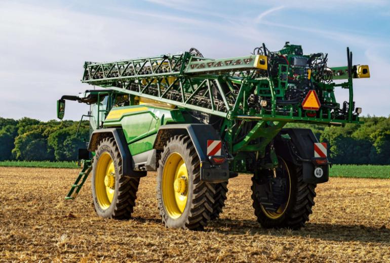 John Deere atjaunina pašgājējsmidzinātājus