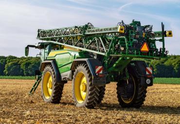 John Deere atjaunina pašgājējsmidzinātājus