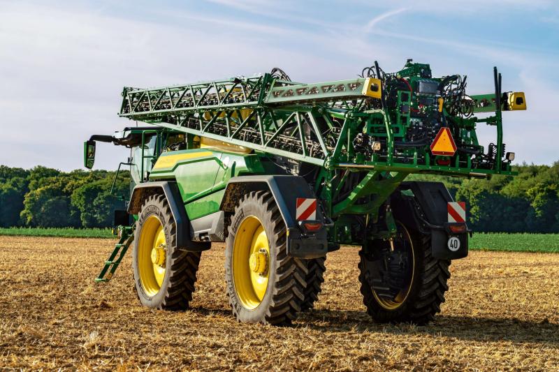 John Deere atjaunina pašgājējsmidzinātājus