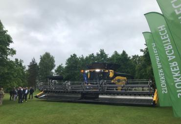 New Holland CR11 Latvijas pirmizrāde