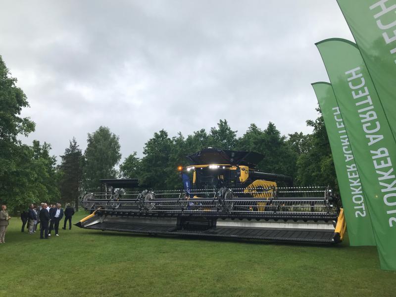 New Holland CR11 Latvijas pirmizrāde