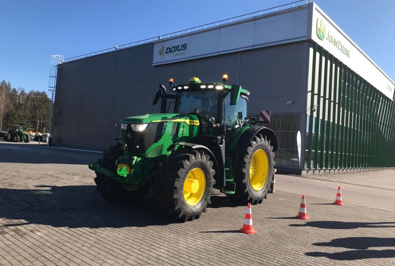 John Deere 6R 155 un 6R 215 Latvijas pirmizrāde