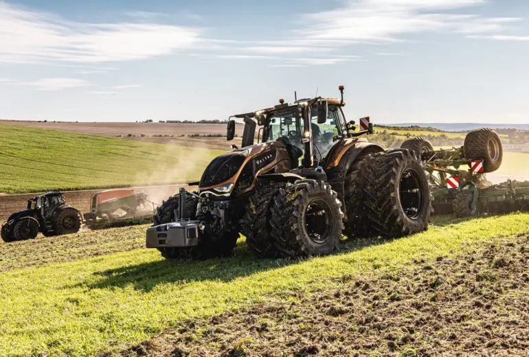 Valtra ražo CVT lielākajiem traktoriem