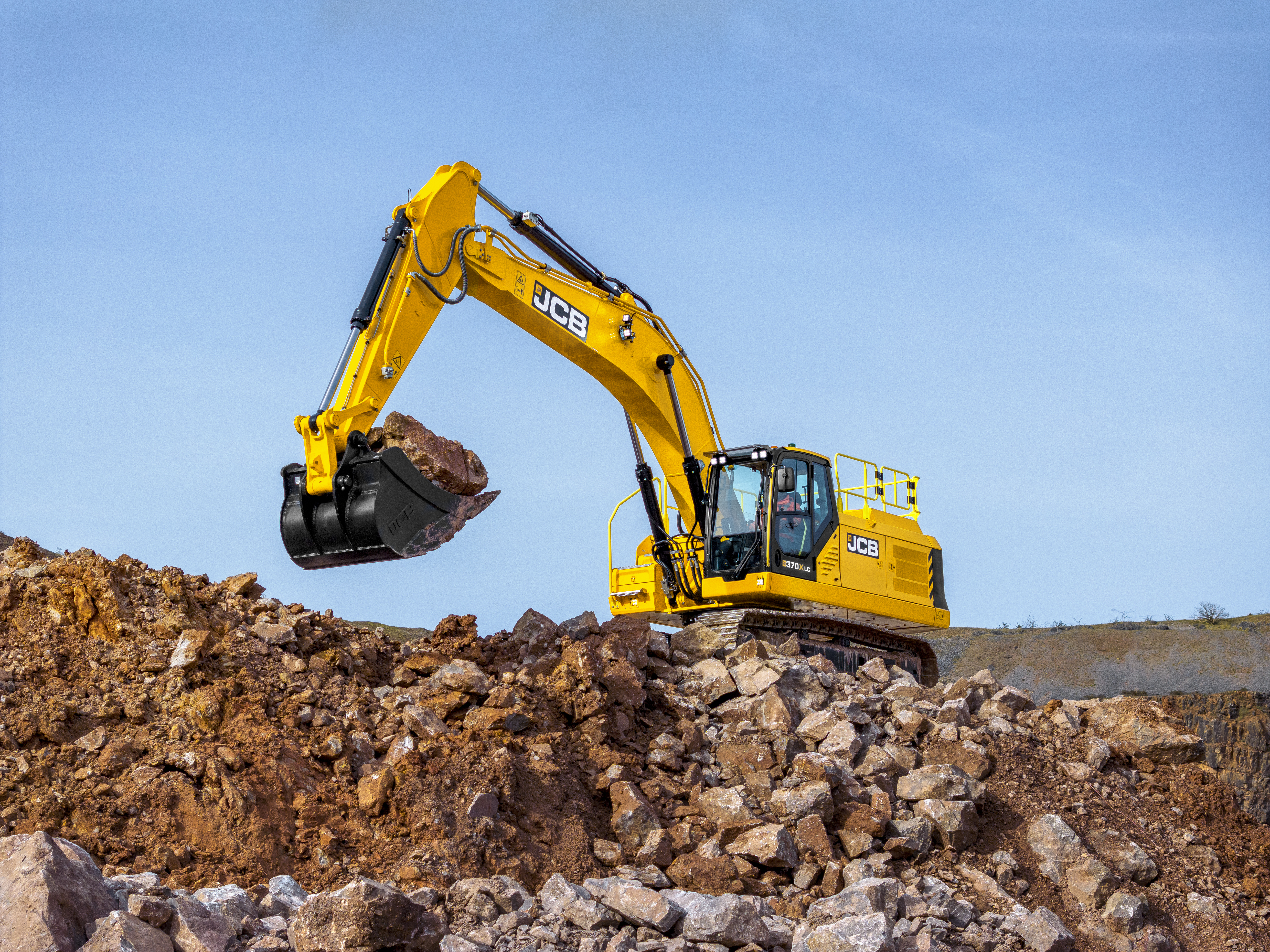 JCB laiž klajā ekskavatoru 370X