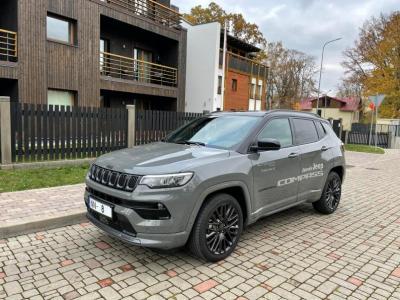 Jeep Compass testa brauciens