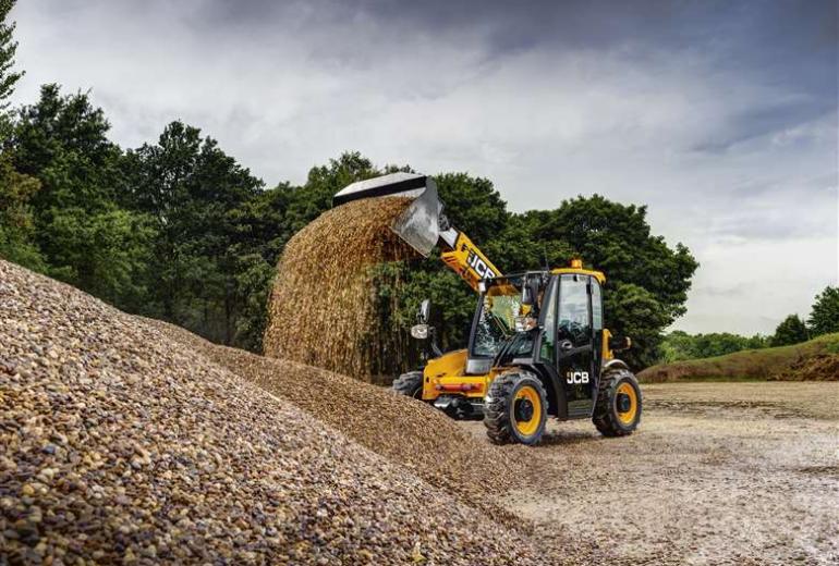 JCB prezentē mazāko Loadall modeli