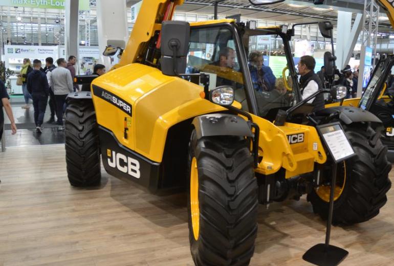 JCB prezentē kompaktu teleskopisko iekrāvēju