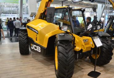 JCB prezentē kompaktu teleskopisko iekrāvēju