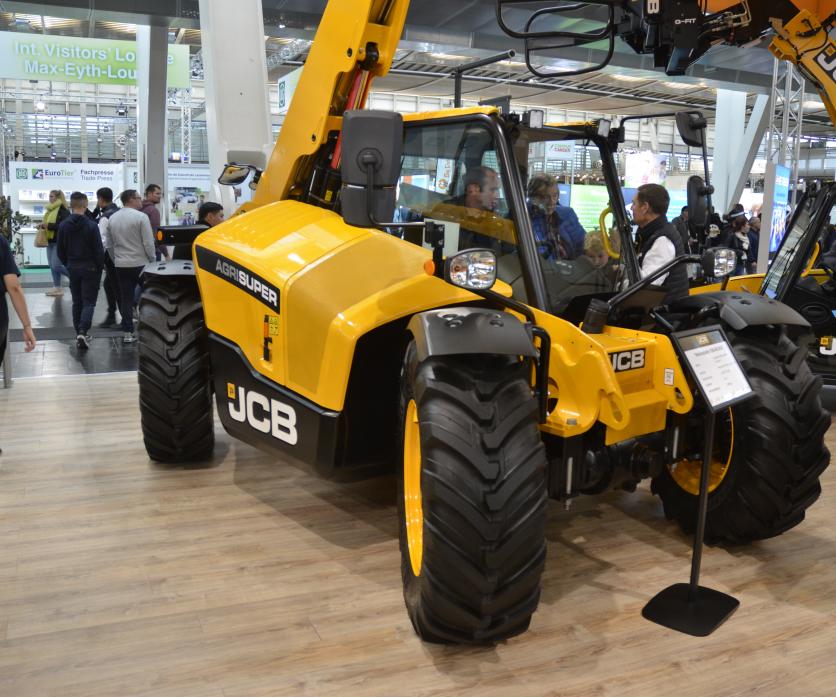 JCB prezentē kompaktu teleskopisko iekrāvēju