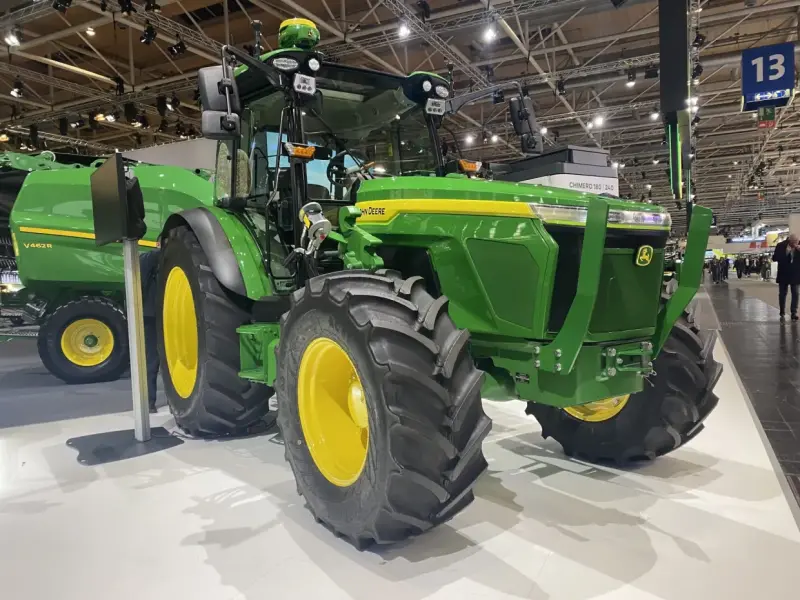 John Deere elektriskais traktors