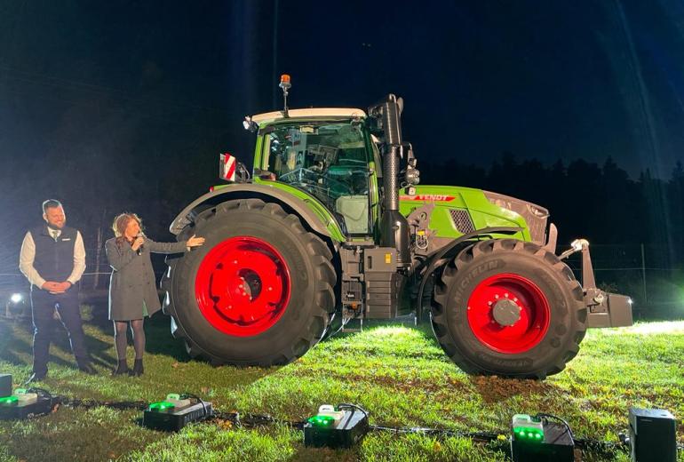 Latvijā ieradies jaunās paaudzes Fendt 700. sērijas traktors