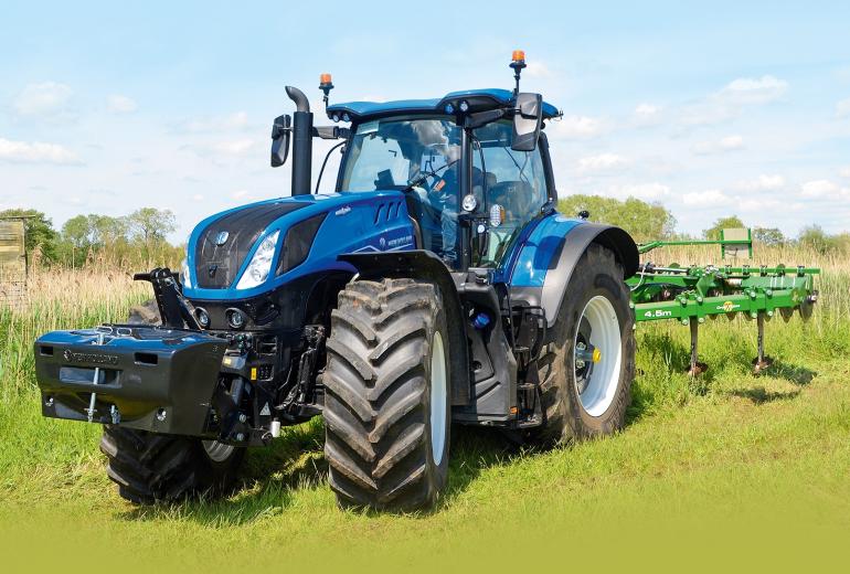 PIRMIE IESPAIDI: New Holland T7.315 HD