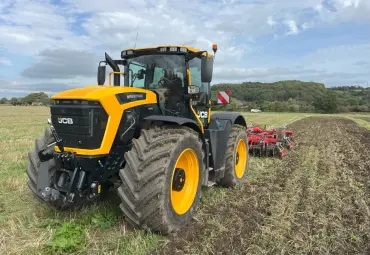 Jaunais JCB Fastrac 6300
