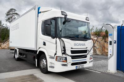 Scania prezentē elektriskos kravas auto