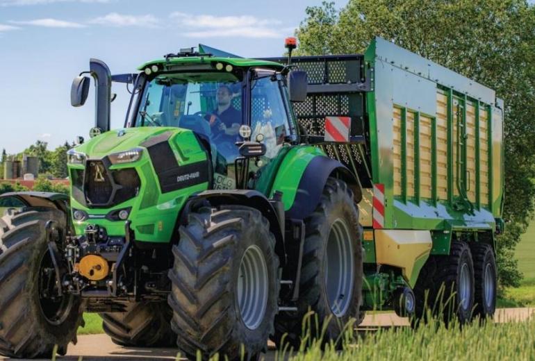 Deutz-Fahr laiž klajā modeli 8280 TTV