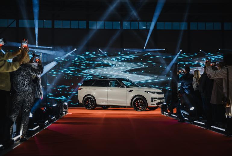 Rīgā prezentēts jaunais Range Rover Sport