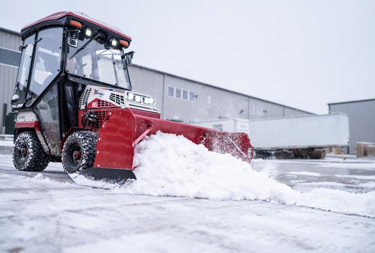 Ventrac kompaktais greideris SP720