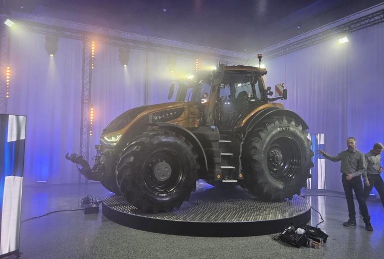 Fotoreportāža: Valtra S sērijas traktora prezentācija